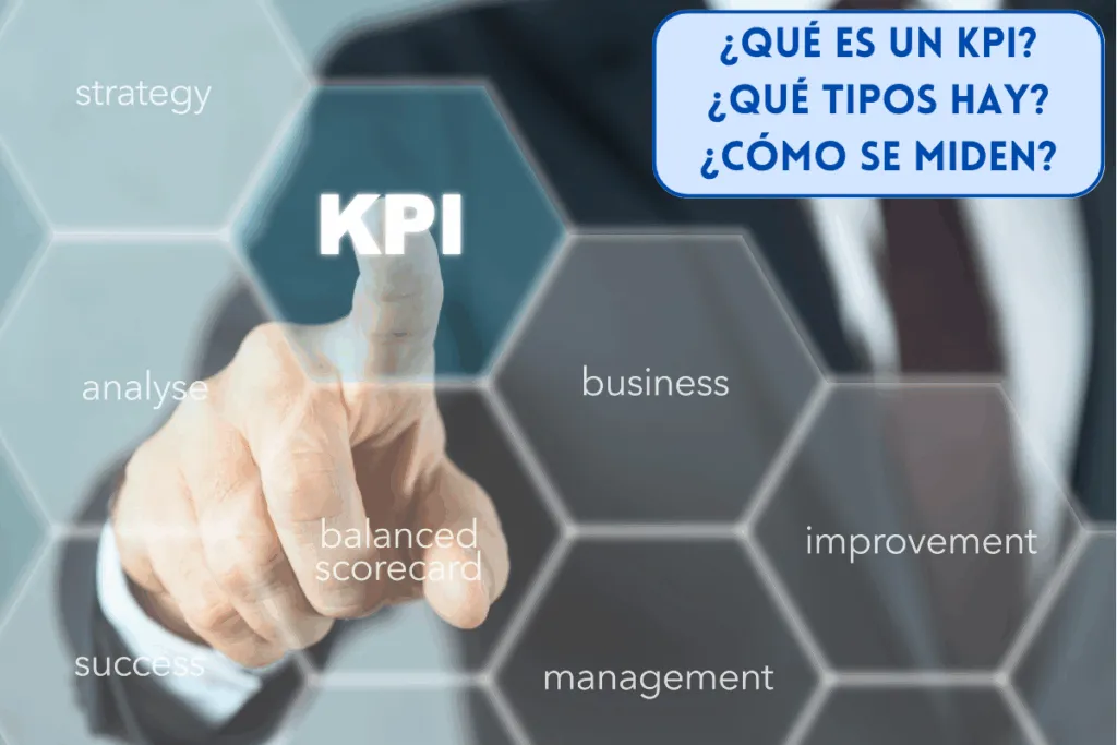 persona señalando un KPI de su empresa
