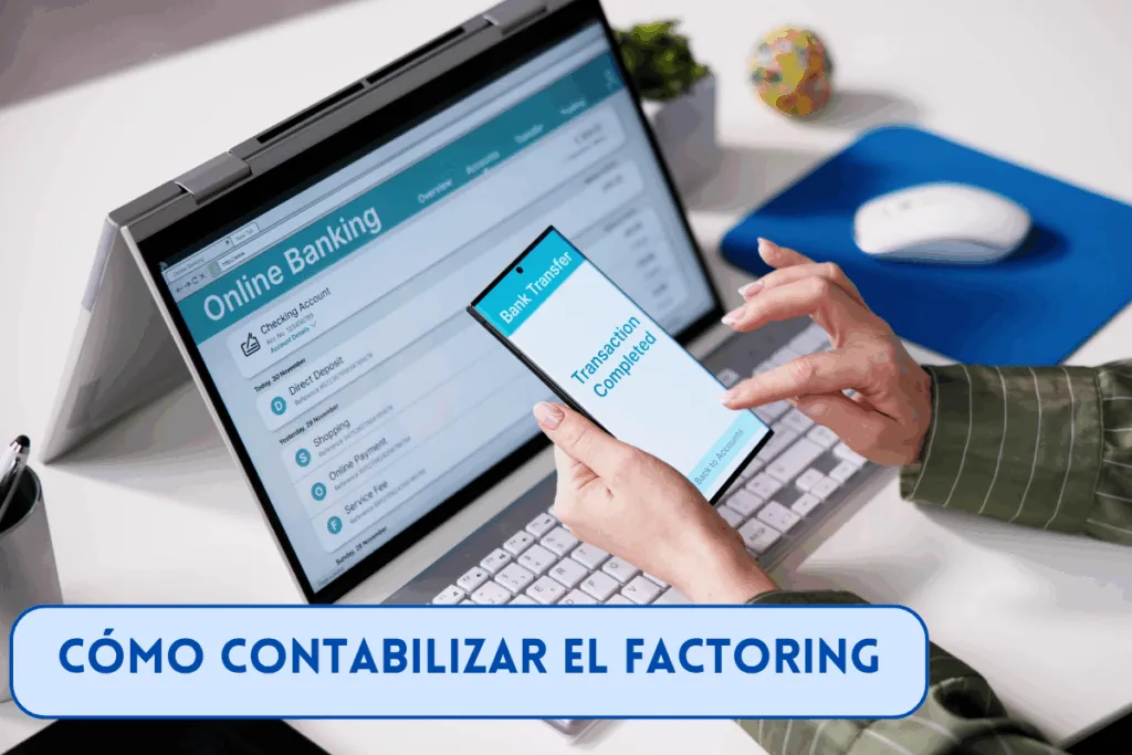 persona en su ordenador contabilizando factoring de su empresa en la contabilidad